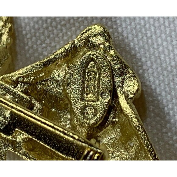 Vintage Avon Gold-Tone Angel Lapel Pin With Bell Design By Robyn Rush USA Made - Picture 5 of 8